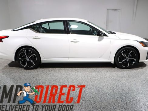 Used 2023 Nissan Altima 2.5 SR FWD image 4