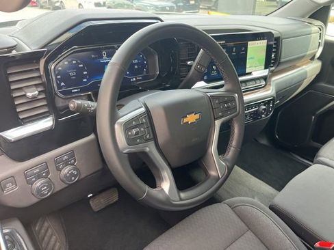 Used 2023 Chevrolet Silverado 1500 LT image 33