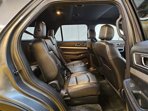 Used 2017 Ford Explorer XLT w/ Equipment Group 202A image 14