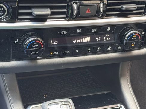 Used 2022 Nissan Pathfinder SL w/ SL Black Package image 11