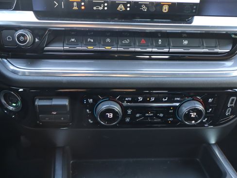 Certified 2025 Chevrolet Silverado 1500 High Country w/ Technology Package image 31