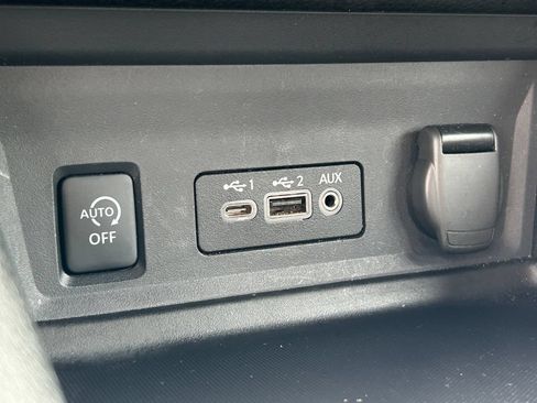 Used 2025 Nissan Sentra SV FWD image 14