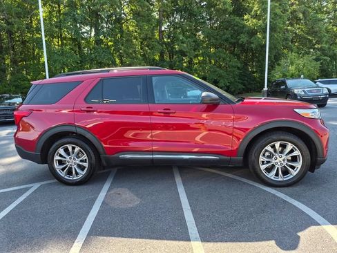 Used 2023 Ford Explorer XLT w/ Equipment Group 202A RWD image 2