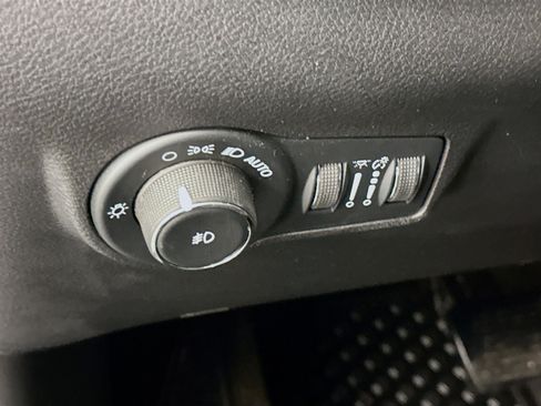 Used 2022 Jeep Compass Limited image 17