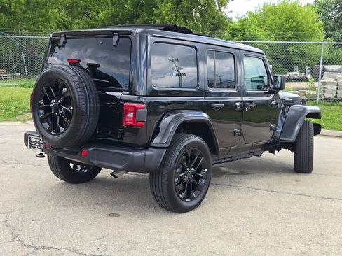 Used 2025 Jeep Wrangler Unlimited Sahara w/ Safety Group AWD/4WD image 10