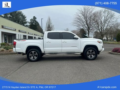 Used 2017 Toyota Tacoma TRD Sport w/ Tow Package (A/T) AWD/4WD image 9