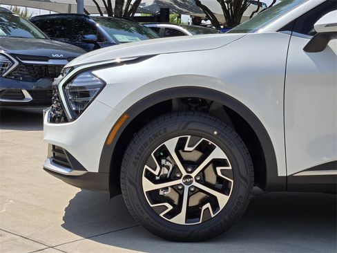New 2025 Kia Sportage EX image 5