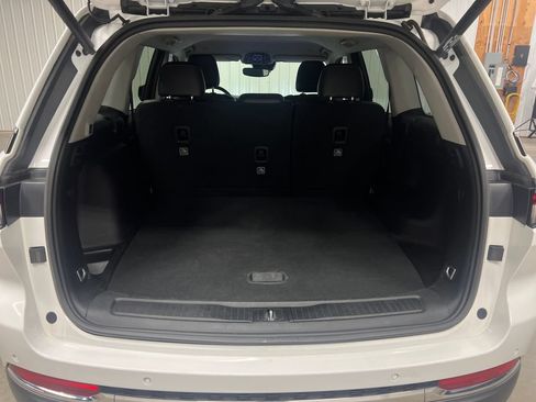 Used 2023 Jeep Grand Cherokee Limited AWD/4WD image 12