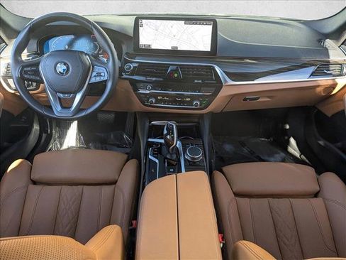 Used 2022 BMW 530i xDrive w/ Convenience Package image 19