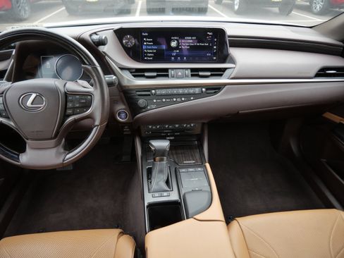 Used 2019 Lexus ES 300h w/ Accessory Package 2 image 10