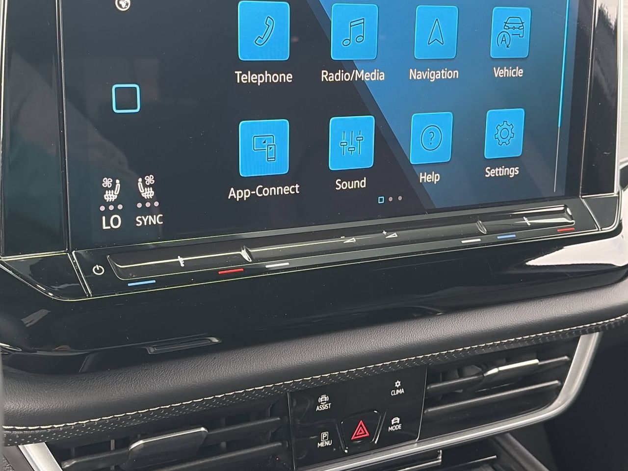 Used 2024 Volkswagen Atlas Cross Sport SE FWD image 26