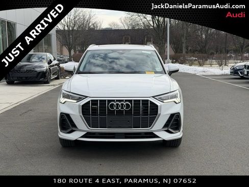 Used 2023 Audi Q3 2.0T Premium w/ Convenience Package image 2