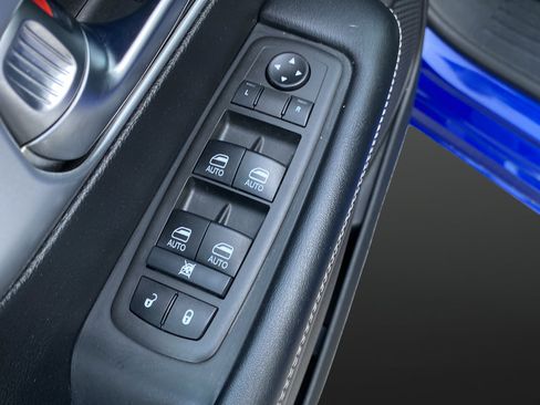 Used 2021 Chrysler Pacifica Touring-L w/ Uconnect Theater Family Group AWD/4WD image 22