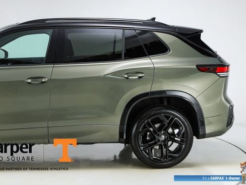 Used 2025 Volkswagen Tiguan SE R-Line image 4