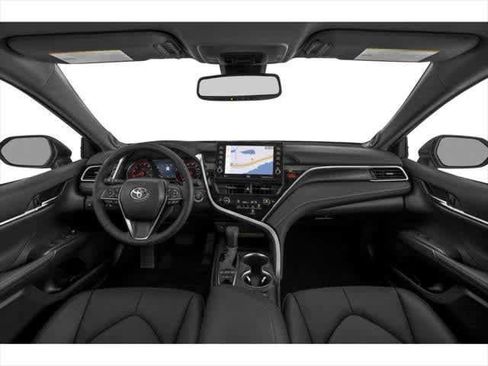 Used 2022 Toyota Camry XSE FWD image 5