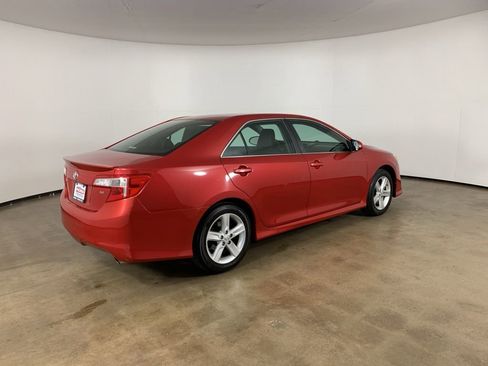 Used 2013 Toyota Camry SE FWD image 8