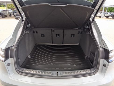 New 2026 Porsche Macan image 23