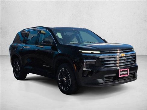 New 2026 Chevrolet Traverse LT w/ Sun and Wheel Package FWD image 7