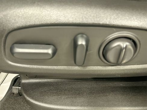 Used 2019 Chevrolet Equinox LT image 10