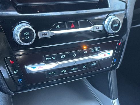 Used 2024 Ford Explorer Limited image 22