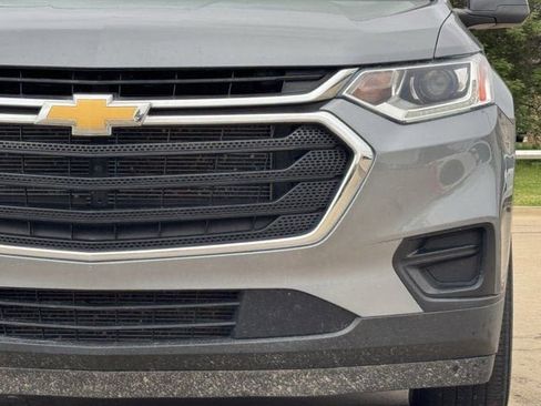 Used 2021 Chevrolet Traverse LS FWD image 10