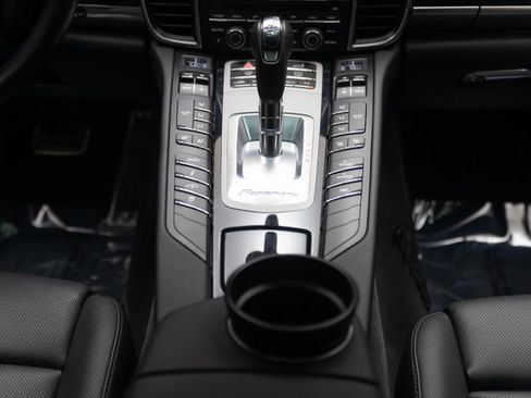 Used 2016 Porsche Panamera S image 9