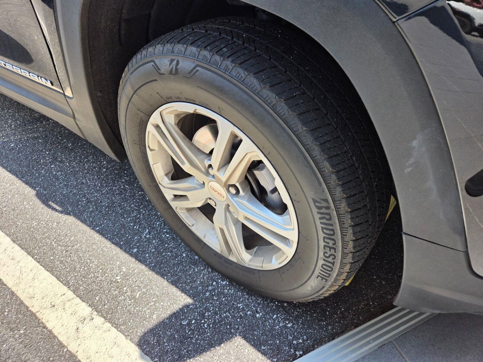 Used 2024 GMC Terrain SLE AWD/4WD image 4
