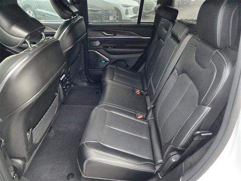 Used 2022 Jeep Grand Cherokee Overland w/ Advanced Protech Group III image 10