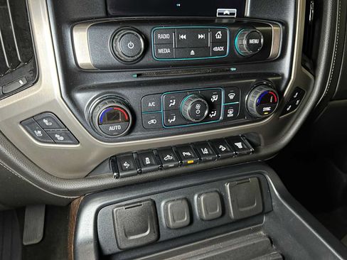 Used 2017 GMC Sierra 2500 Denali w/ Duramax Plus Package AWD/4WD image 37