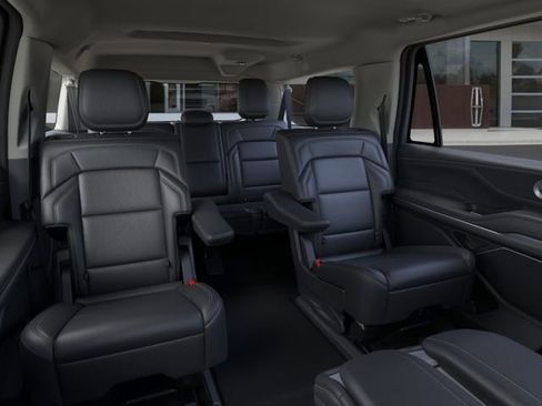 New 2026 Lincoln Navigator L Premier AWD/4WD image 11