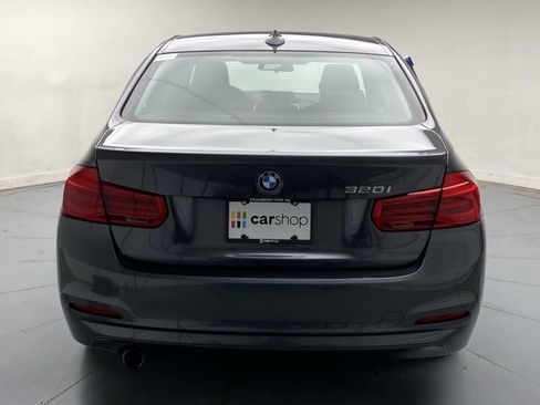 Used 2017 BMW 320i xDrive Sedan image 4