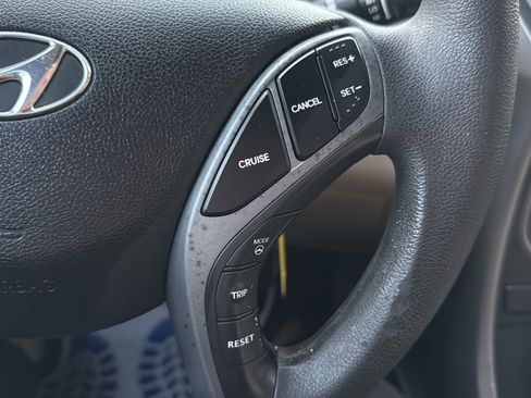 Used 2015 Hyundai Elantra SE image 21