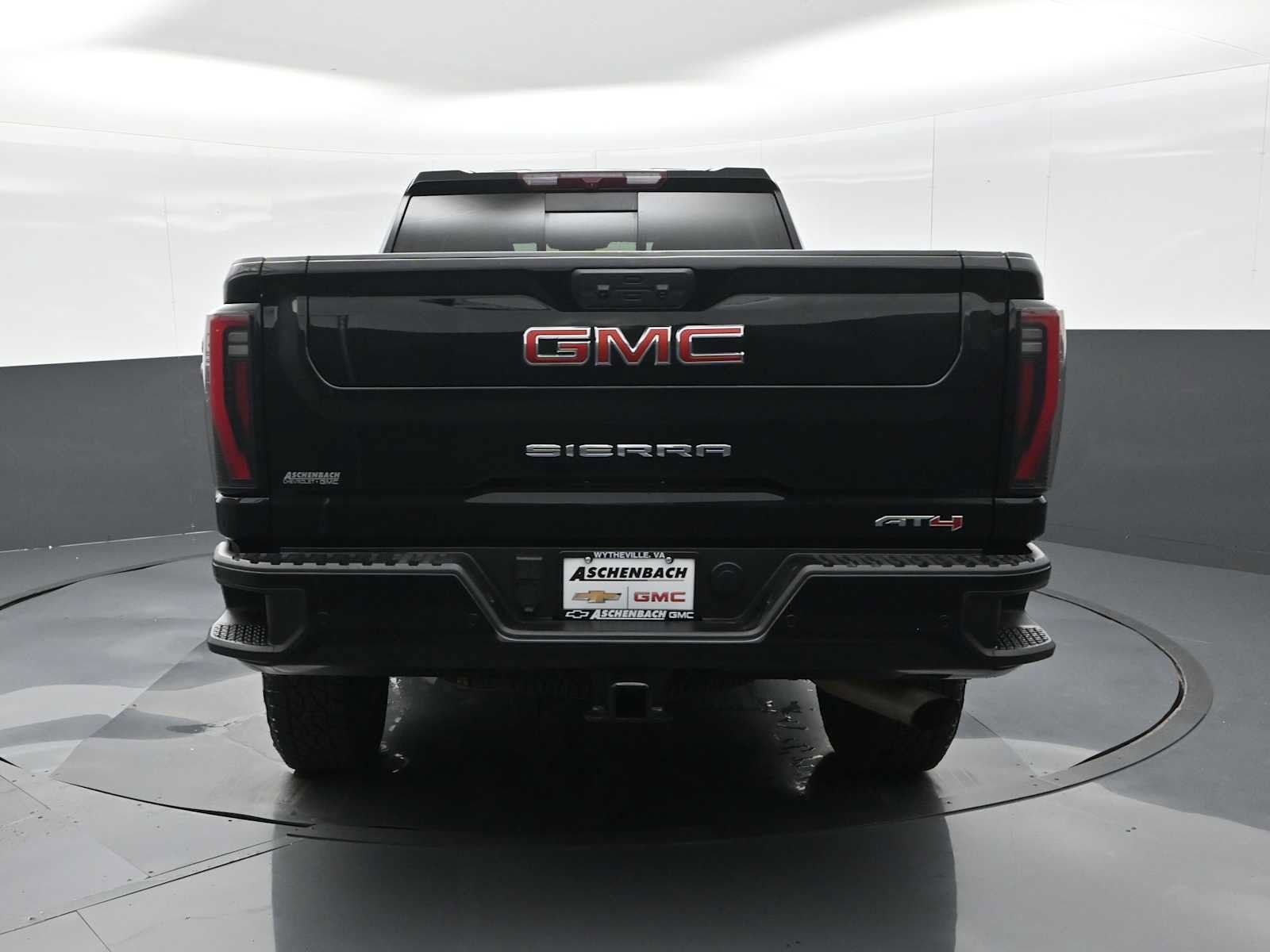 Used 2024 GMC Sierra 2500 AT4 w/ AT4 Preferred Package AWD/4WD image 9
