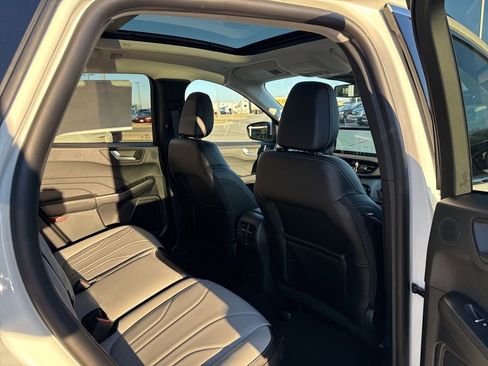 New 2025 Ford Escape SE w/ PHEV Premium Package FWD image 19