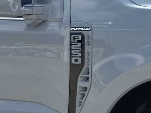 Used 2024 Ford F250 Platinum image 5