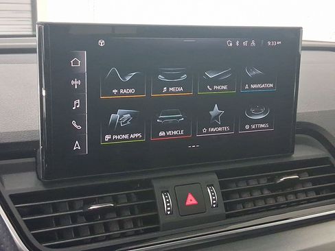 Used 2024 Audi Q5 e Premium Plus w/ Premium Plus Package image 21