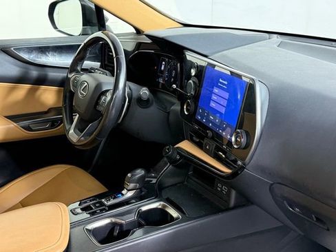 Used 2023 Lexus NX 250 FWD w/ Towing Package (2000 Lbs) image 31