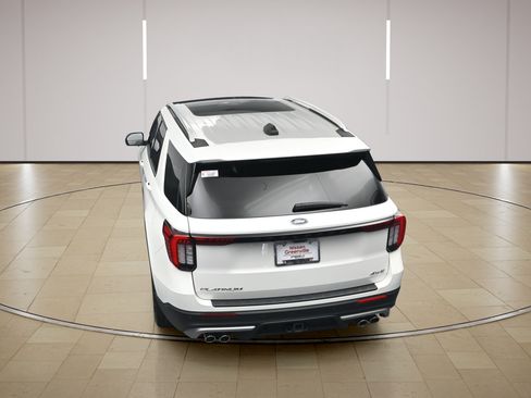 Used 2025 Ford Explorer Platinum w/ Ultimate Package AWD/4WD image 36