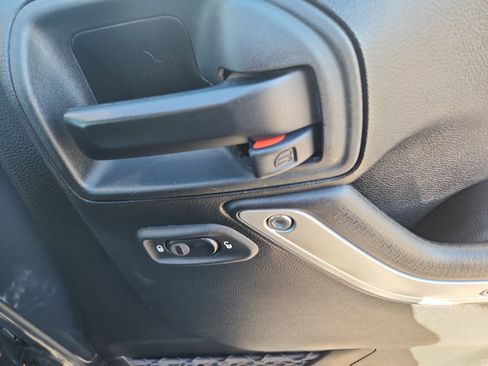 Used 2017 Jeep Wrangler Sahara w/ Connectivity Group image 17