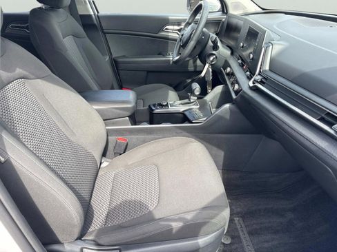 Used 2024 Kia Sportage LX AWD/4WD image 19