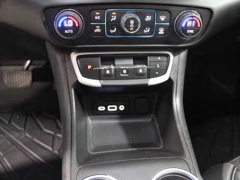 Used 2022 GMC Terrain SLT w/ Tech Package AWD/4WD image 34
