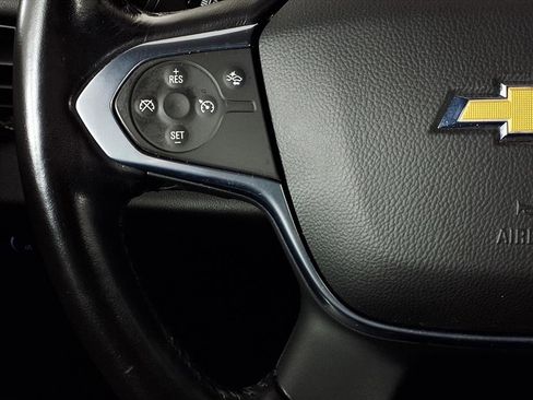 Used 2022 Chevrolet Traverse LT image 19