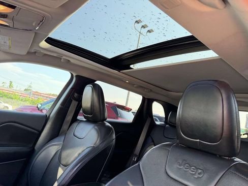 Used 2019 Jeep Cherokee Limited AWD/4WD image 11