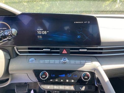 Used 2023 Hyundai Elantra SEL w/ Convenience Package FWD image 19