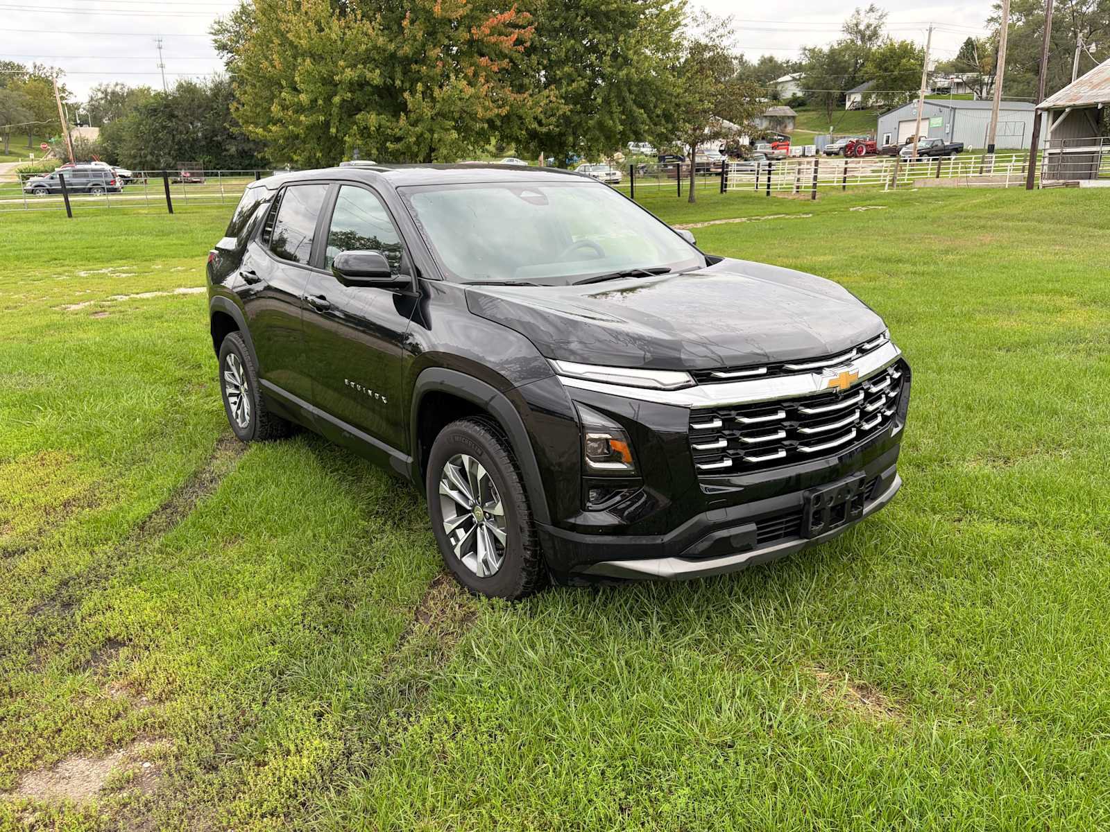 Used 2025 Chevrolet Equinox LT w/ Safety and Technology Package AWD/4WD image 2