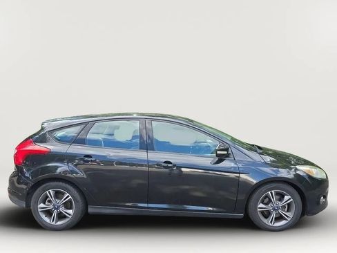 Used 2014 Ford Focus SE w/ SE Sport Package FWD image 9