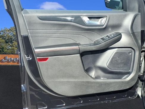 Used 2025 Ford Escape ST-Line Select AWD/4WD image 17