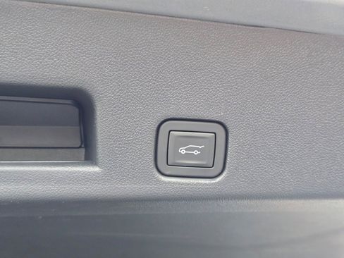 Used 2025 Chevrolet Traverse LT image 14