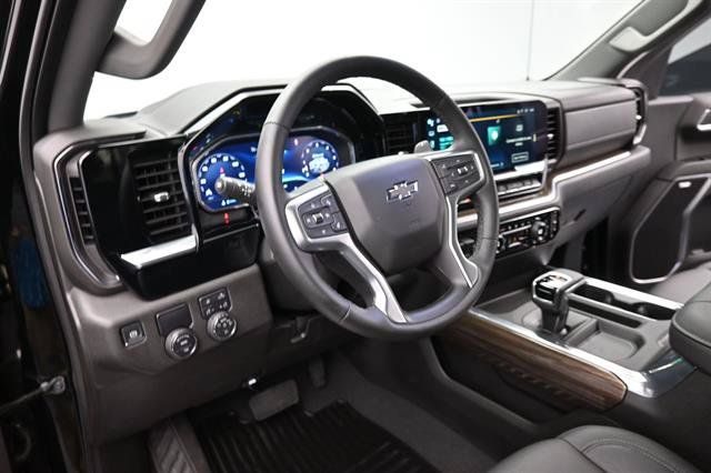 Used 2024 Chevrolet Silverado 1500 RST w/ Convenience Package II RWD image 9