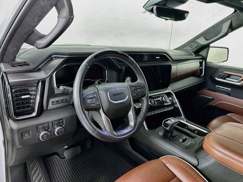 Used 2025 GMC Sierra 1500 Denali Ultimate AWD/4WD image 9